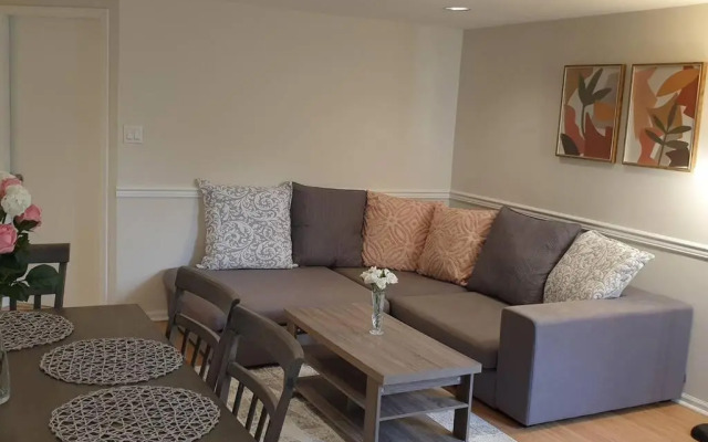 Happy, Cozy, Fun, Loving suite in West Vancouver