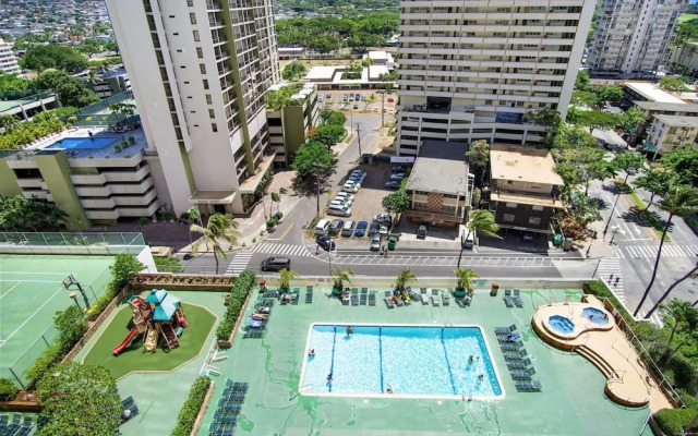 Waikiki Banyan Tower 2