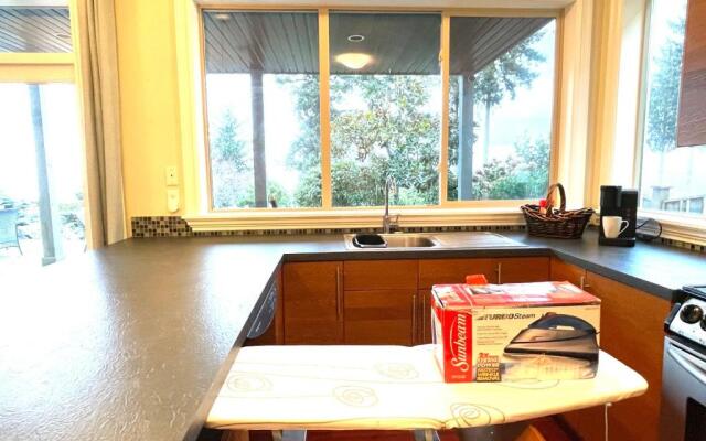 Ocean side & garden view Nanaimo house
