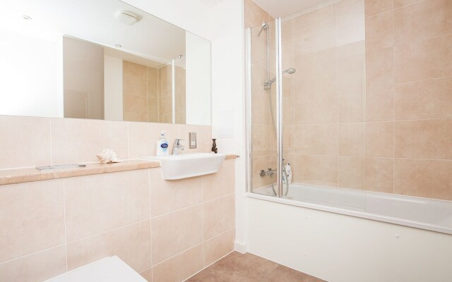 Flat With Roof Terrace in Central London