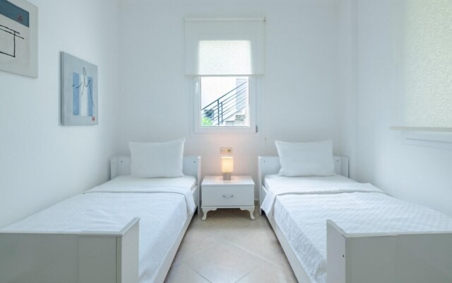 Flat With Sea View and Shared Pool in Bodrum