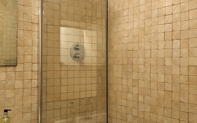 Victoria Station Apartment