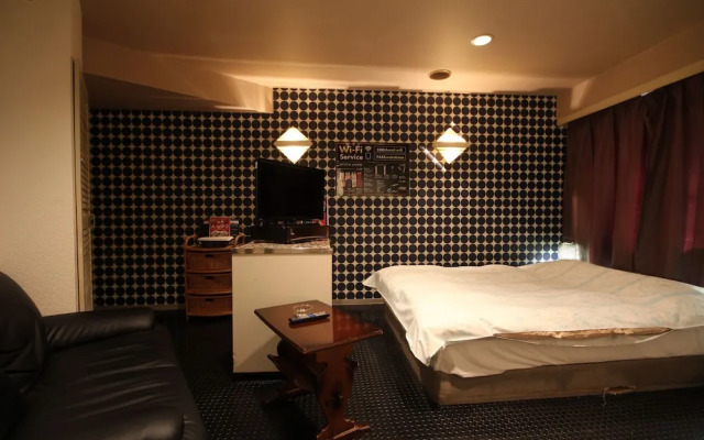 THE HOTEL - Adults Only