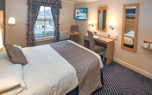 The Queens Hotel & Victoria Cloisters