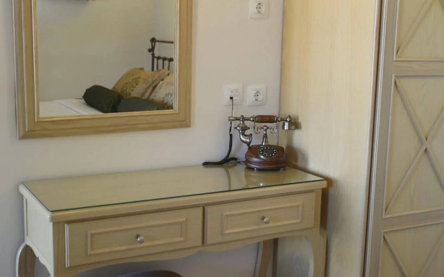 Villa Isabella Studios & Suites