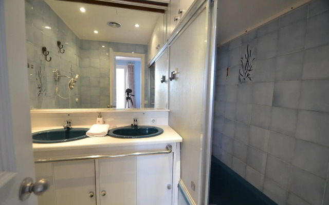 La Marina Sea Front Apartment by Hello Apartments Sitges