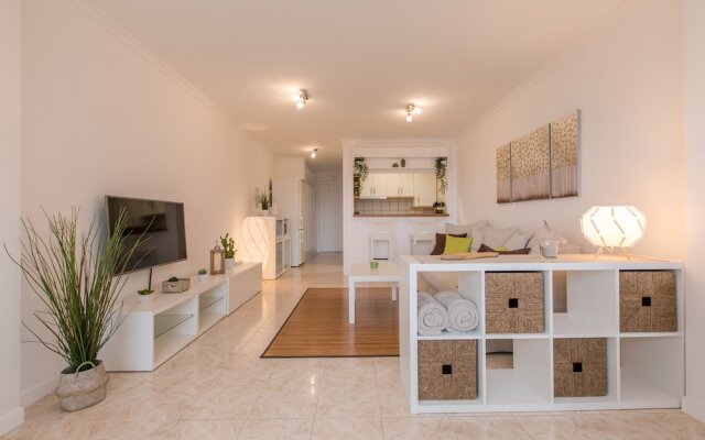 Panorama Studio, Ventana al Océano en Primera Línea