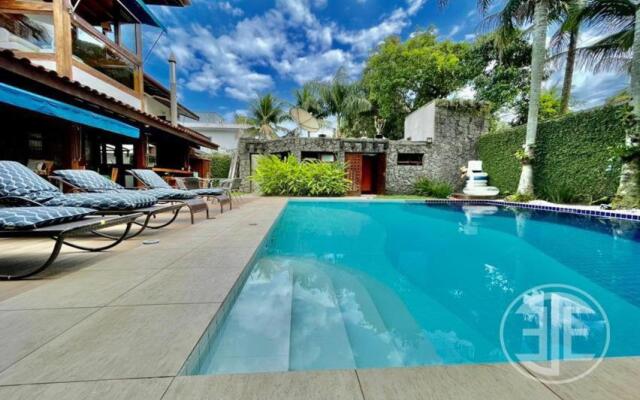 Incrível casa na Riviera com piscina e 5 suítes