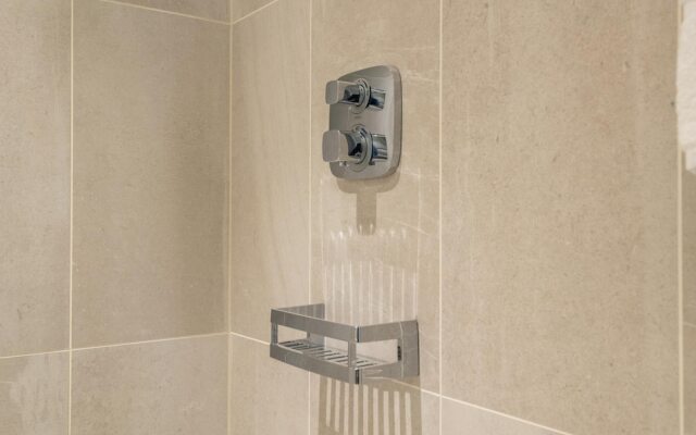 Sensational Studio Apartment in London s Vibrant Canary Wharf