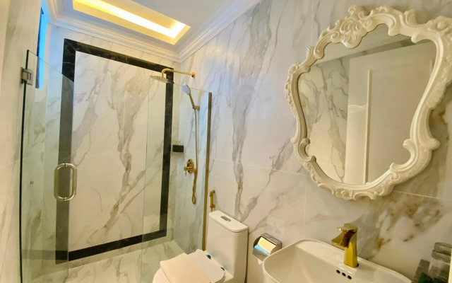 Grand Eska Hotel & Suite