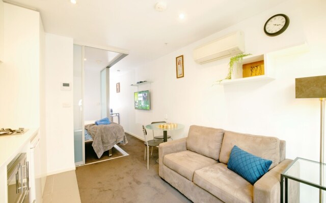 Melbourne CBD Designed 1 Bedroom Apartment by KozyGuru