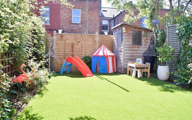 2 Bedroom House in Shepherd's Bush