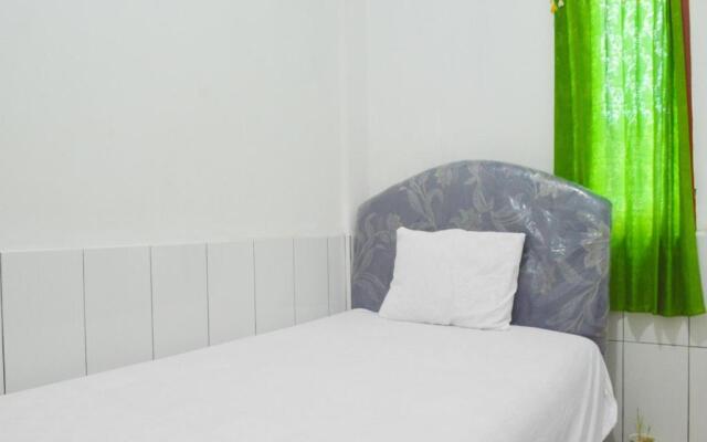 SPOT ON 91623 Pj Guest House Syariah