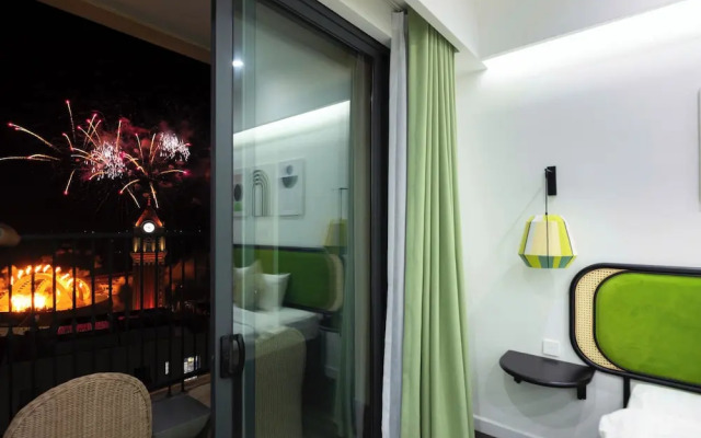 Capella Apartment Fireworks & Ocean View