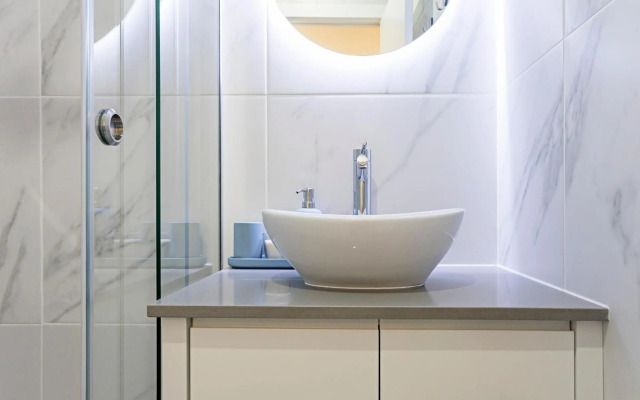 Urban House by LovelyStay