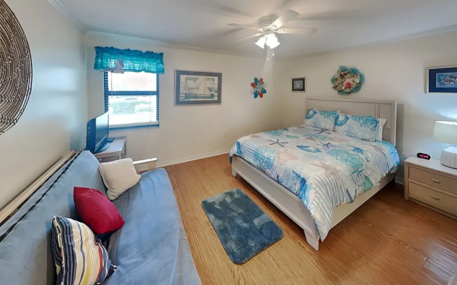 Sea Winds 52 by Distinctive Beach Rentals