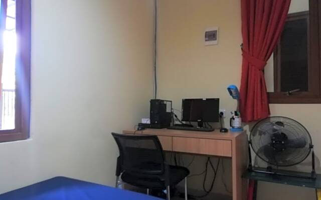 OYO Life 2594 Kost Azarina Syariah