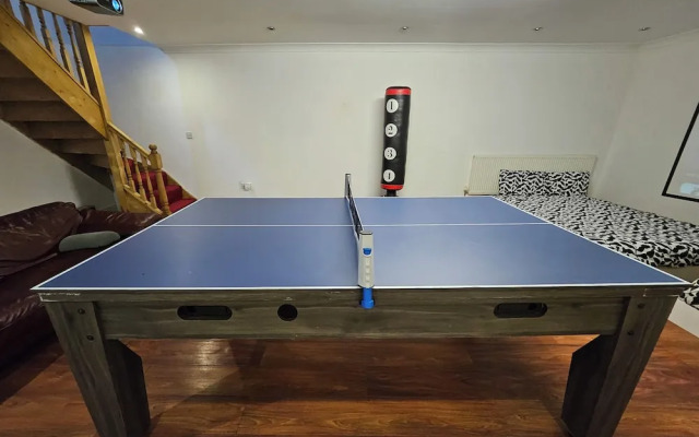 SnoozeDen Westmead – Windsor Castle & Legoland