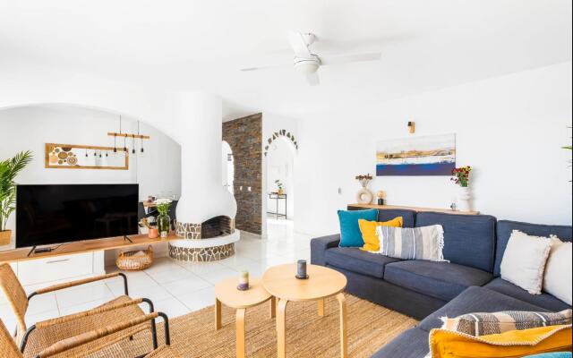 Family villa with private pool and ocean view