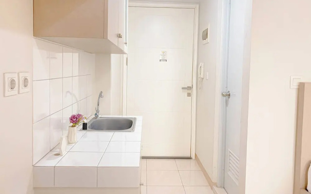 Good Location And Cozy Studio Springlake Summarecon Bekasi Apartment