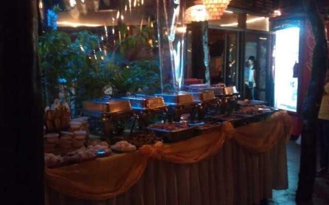 Elizabeth's Hideaway Hotel & Restaurant