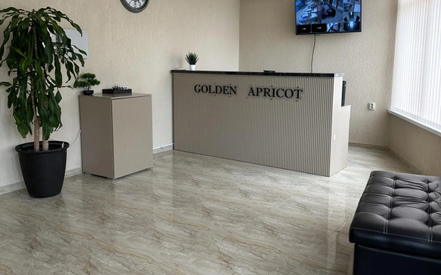Golden apricot