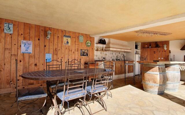 Majestic Villa in Homps With Private Pool