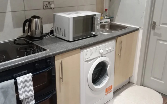 Lovely 1 Bedroom Apartment With Garden