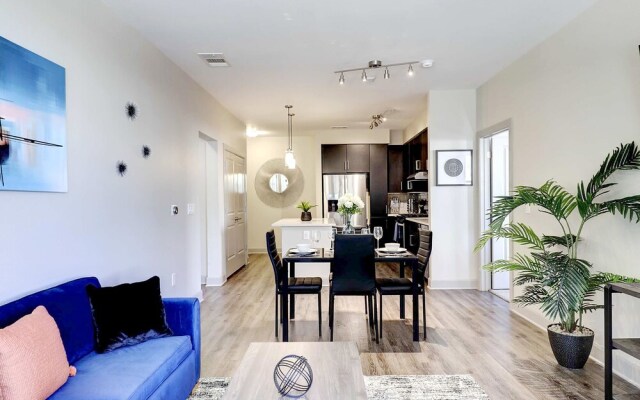Rooftop Pool with Views-King Beds-Parking 1123