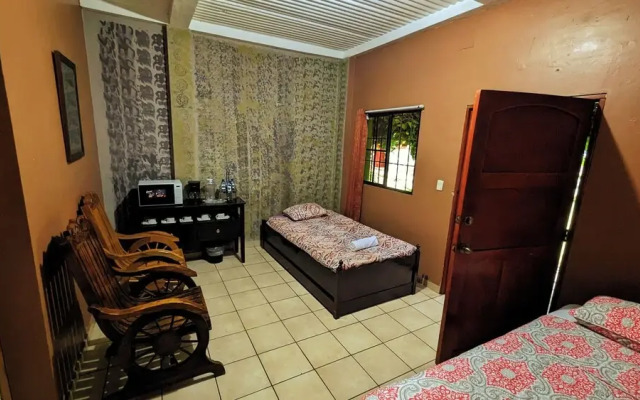 1961 Los Naranjos Hostal