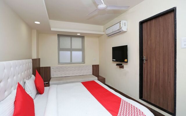OYO 4406 Hotel Arya Palace