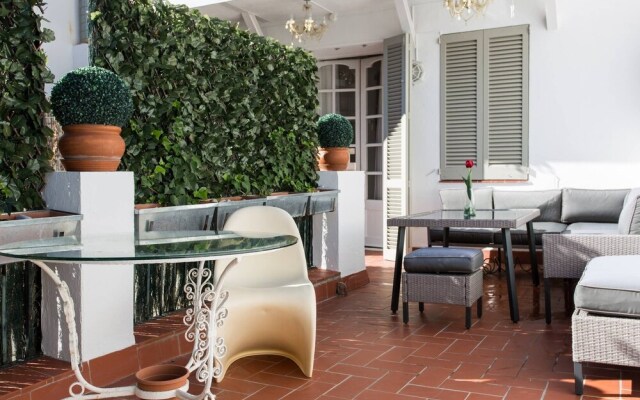Apart In The Center With Terrace