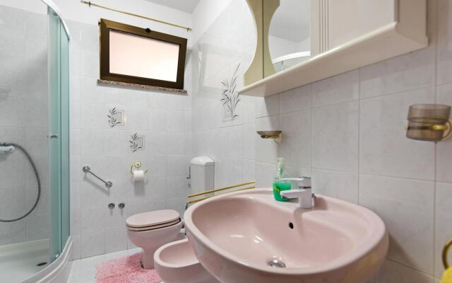 Lovely Holiday Home With Pool,covered Terrace and Outdoor Kitchen