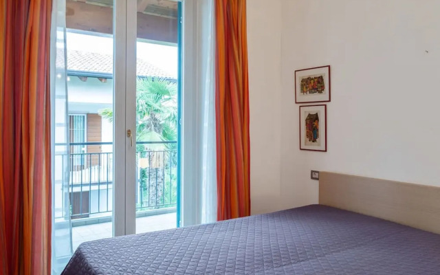 Elegant Holiday Home in Lazise with Swimming Pool near Lake