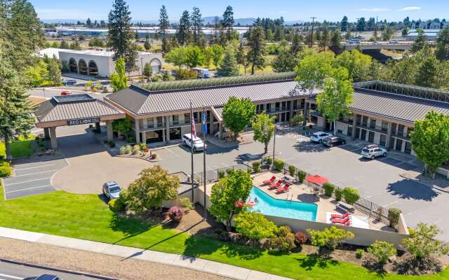 Red Lion Inn & Suites Deschutes River Bend