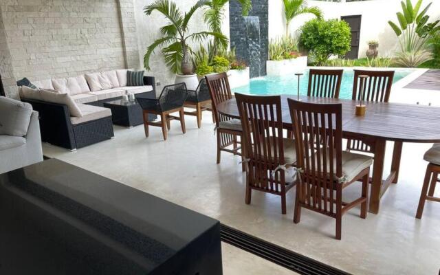 Luxury House Tomanoa - 10pers - 4rooms - Pool - HotJacuzzi - Speed Wifi -waterfall