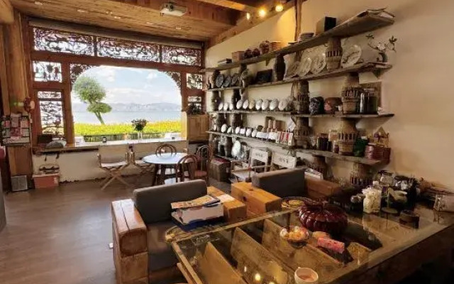 Dali Haishewan  inn (Xizhou Town Store)