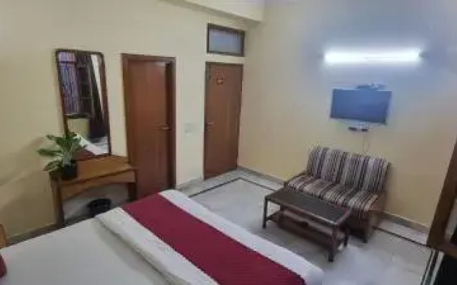 Hotel Shri Hari by OYO Rooms