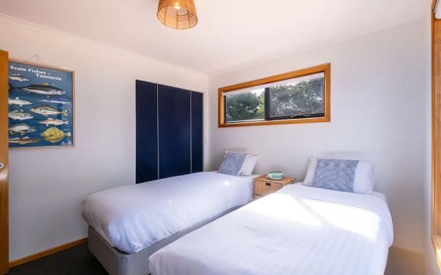Beachcomber – Guest Rooms – Coles Bay