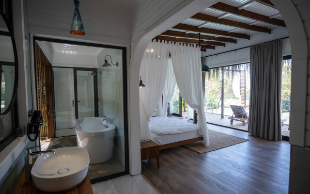 Lov Faralya (+16 Adults Only)