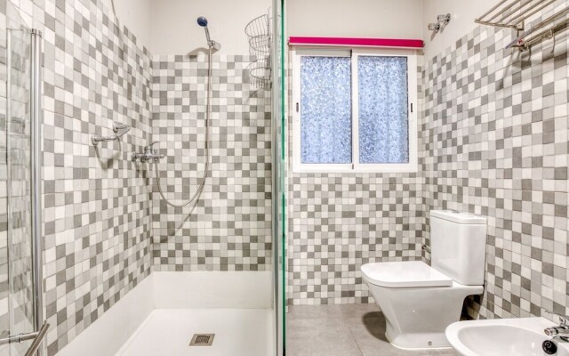 Snug Apartment in Sevilla near Plaza del Cabildo