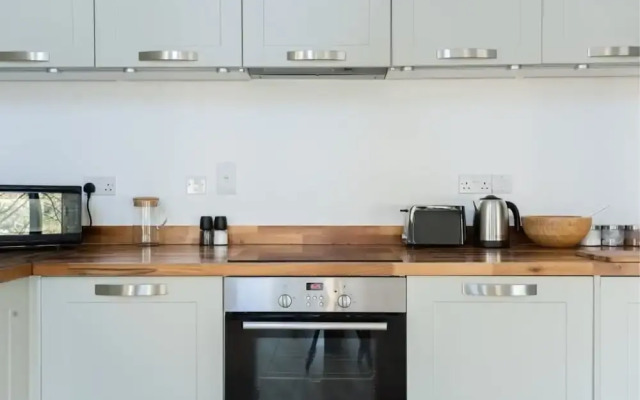 The Cliffside Loft - Distinctly Modern 3Bdr Riverside Home