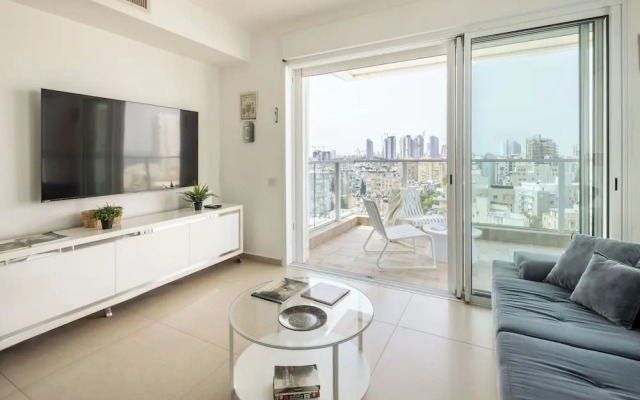 Seaside High-Rise Apt by Sea N' Rent