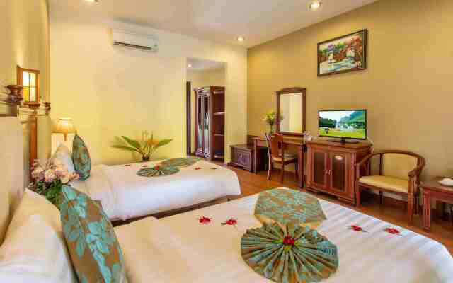 Tropical  Beach Hoi An Resort