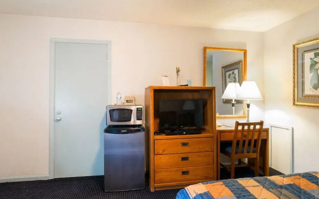 Budget Host Inn