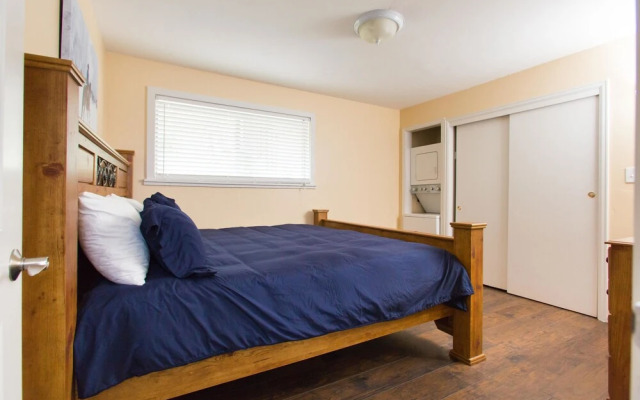 Quaint 2 Bedroom Minutes From Gondola