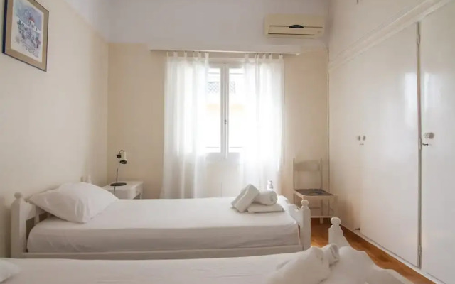 Cozy Apartment Next to Alimos Beach