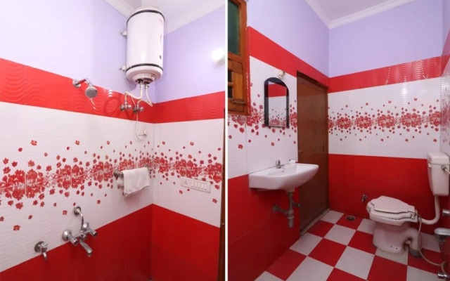 OYO 24571 Kamakshi Palace