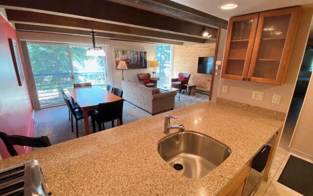 #109 Vail International