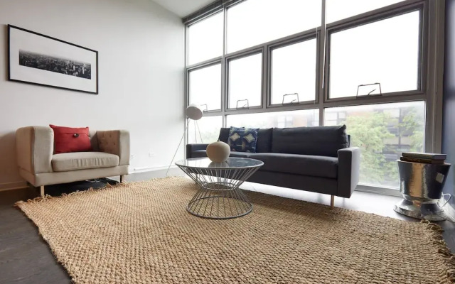 Distinct Lincoln Park Suites by Sonder